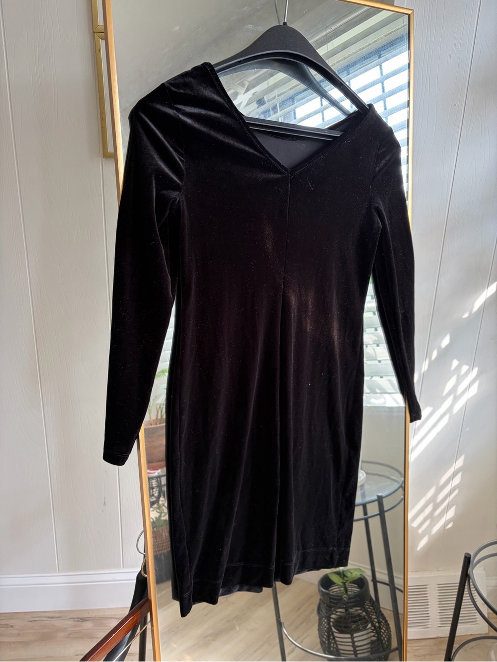 Banana Republic Black Velvet Long Sleeve V-Neck Dress